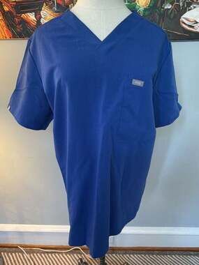 FIGS Technical Collection Men's Leon Scrub Top size M